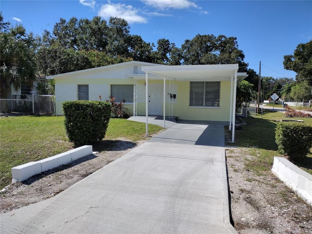 Property Photo: 216 N Beverly Avenue FL 33609