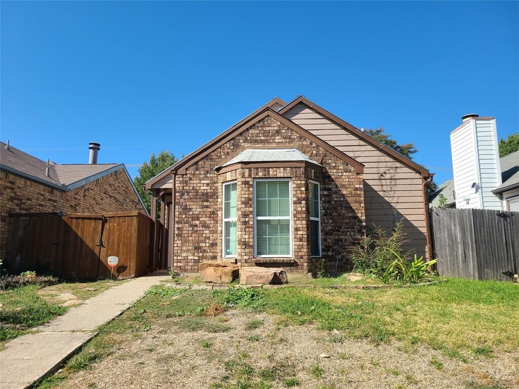 Property Photo: 323 Teakwood Lane TX 75067