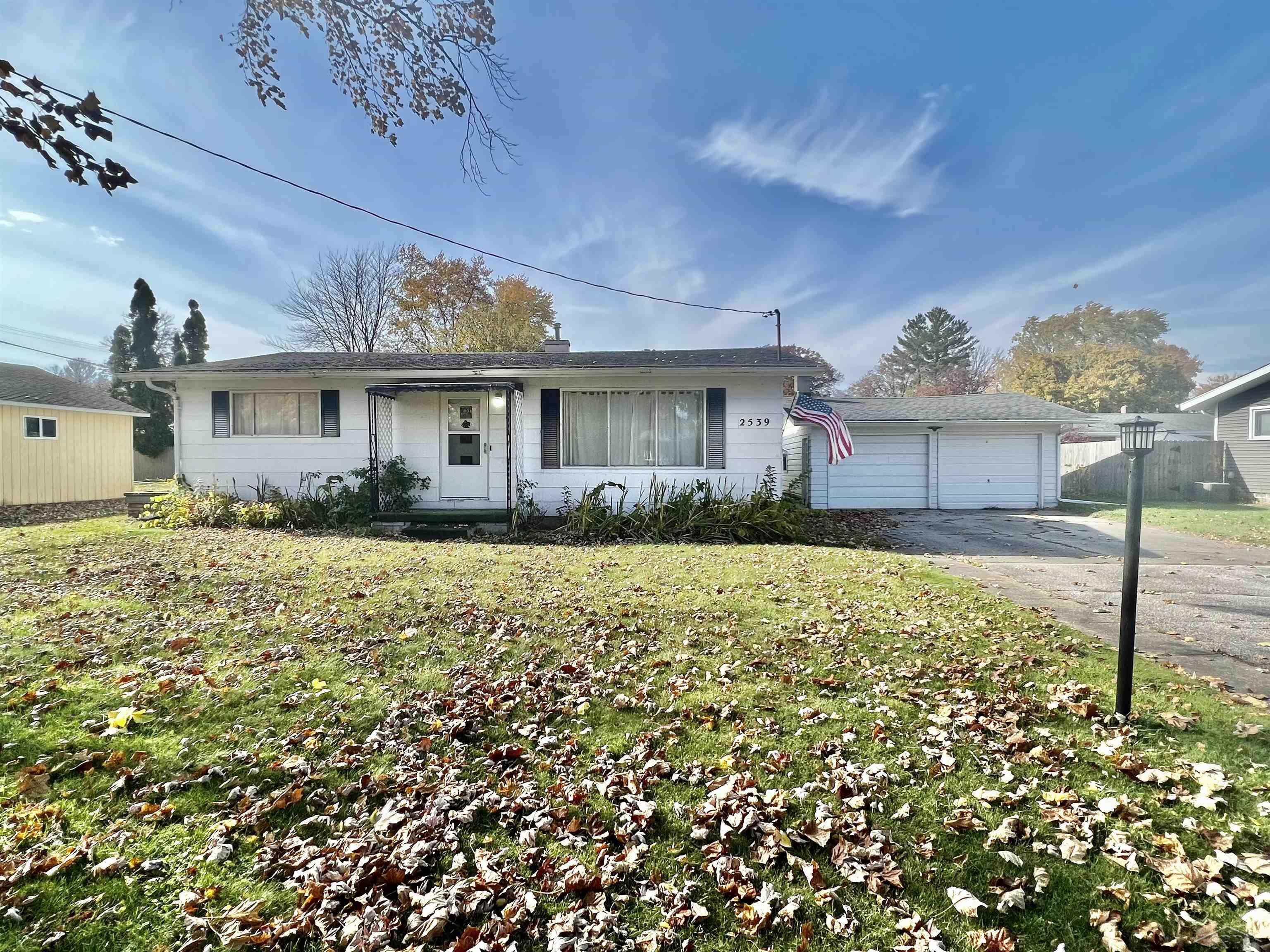 Property Photo:  2539 Valley Drive  MI 48603 