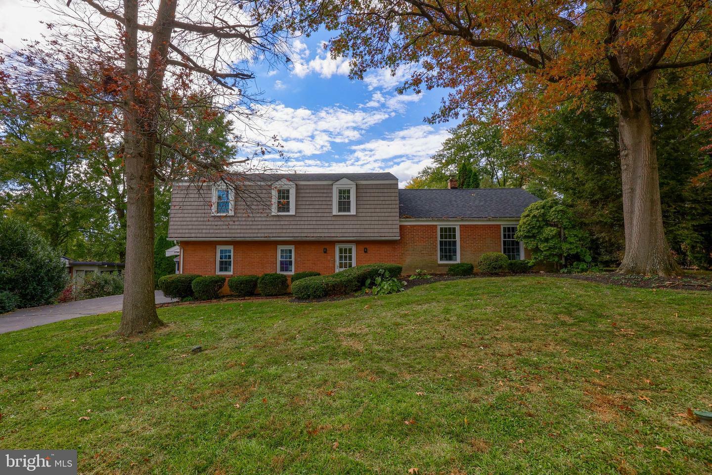 Property Photo:  1766 Colonial Manor Drive  PA 17603 