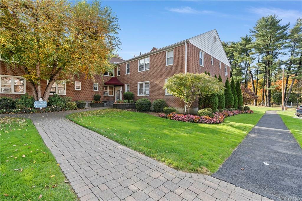 Property Photo: 10 Bryant Crescent 1J NY 10605