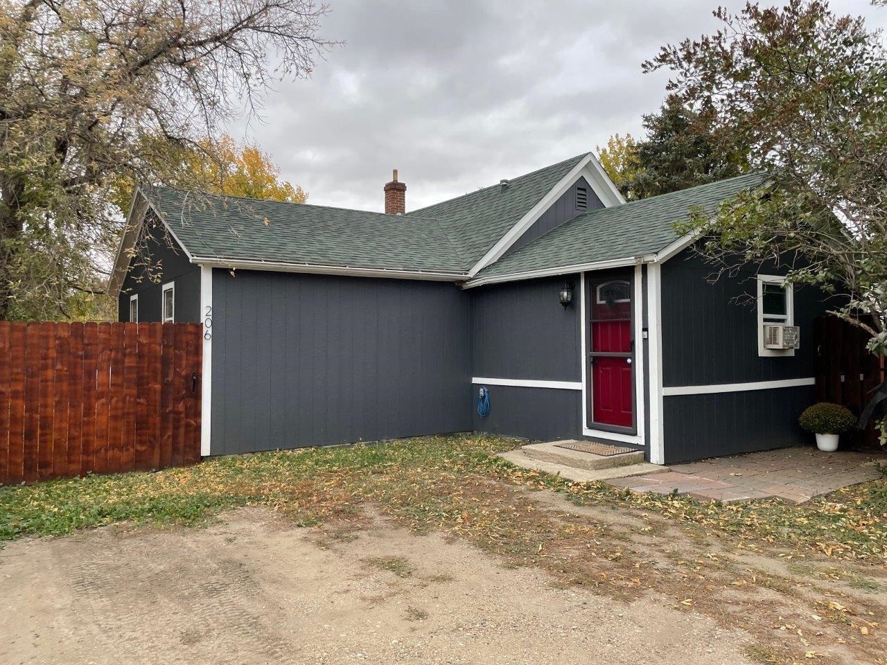Property Photo: 206 3rd St SW ND 58741