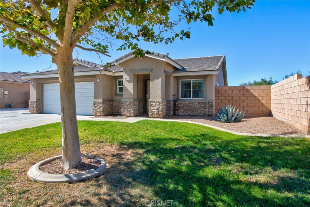 Property Photo:  45731 Parkview Lane  CA 93535 