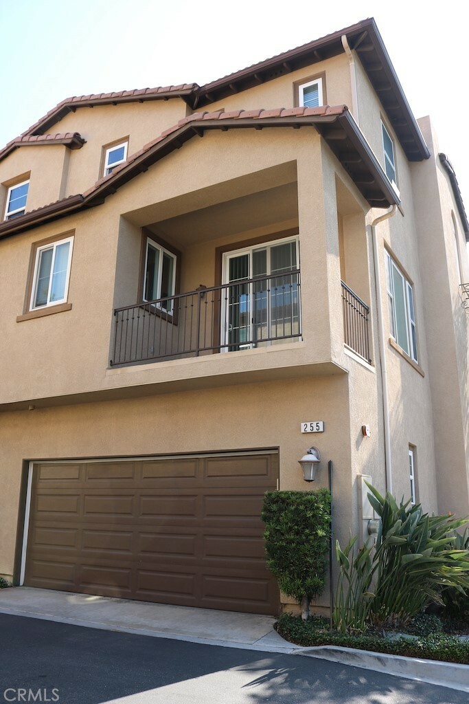 Property Photo:  255 E Santa Fe Court  CA 92870 