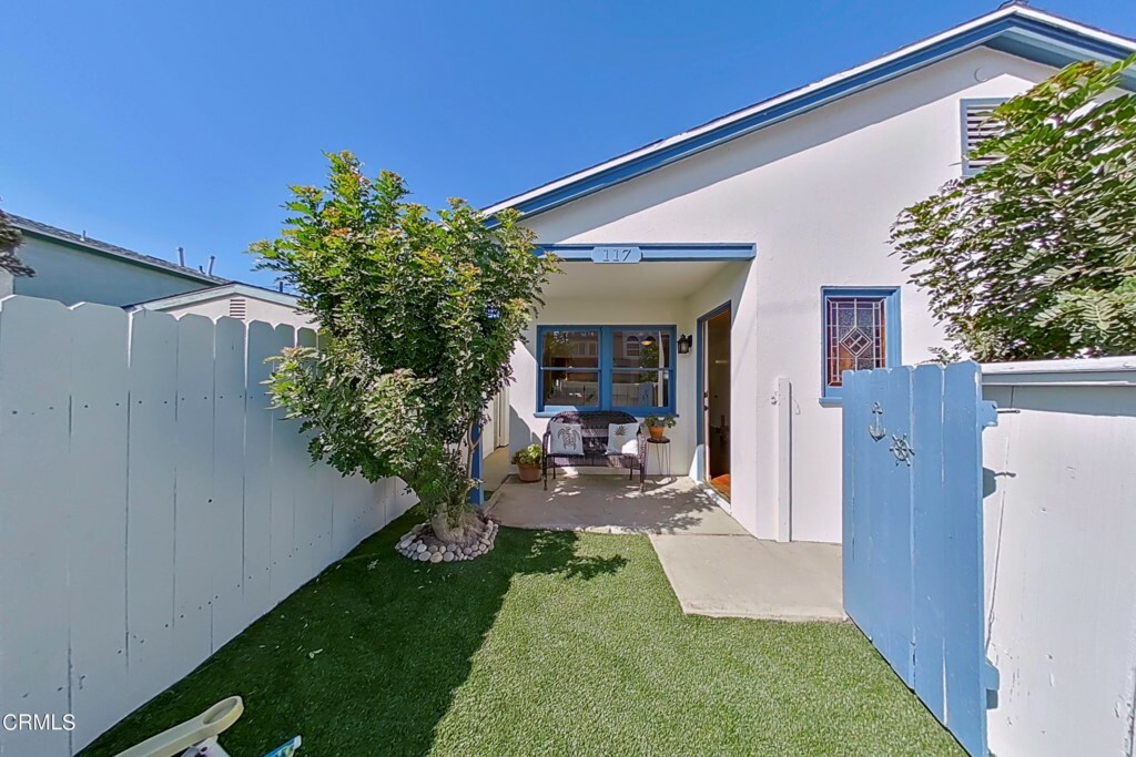 Property Photo:  117 Tujunga Avenue  CA 93035 