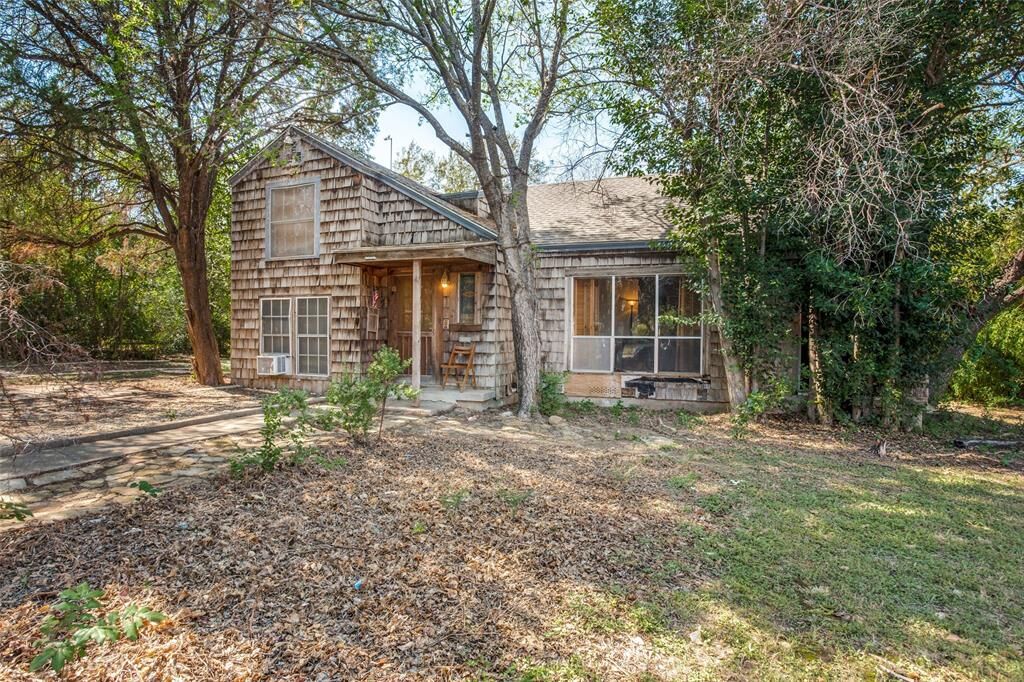 Property Photo: 2400 N Ayers Avenue TX 76103
