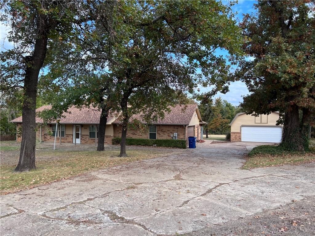 Property Photo: 810 Turtle Creek Drive OK 73020