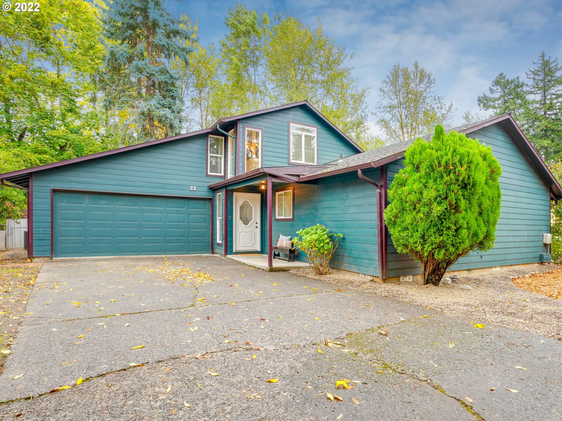 Property Photo:  23 SE 205th Pl  OR 97030 