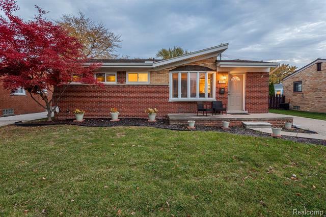 Property Photo:  21412 Willow Wisp Street  MI 48082 