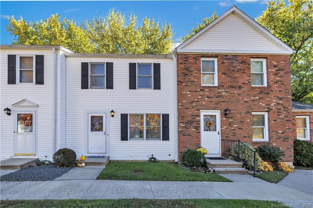 Property Photo: 13 Colonial Village 13 CT 06484