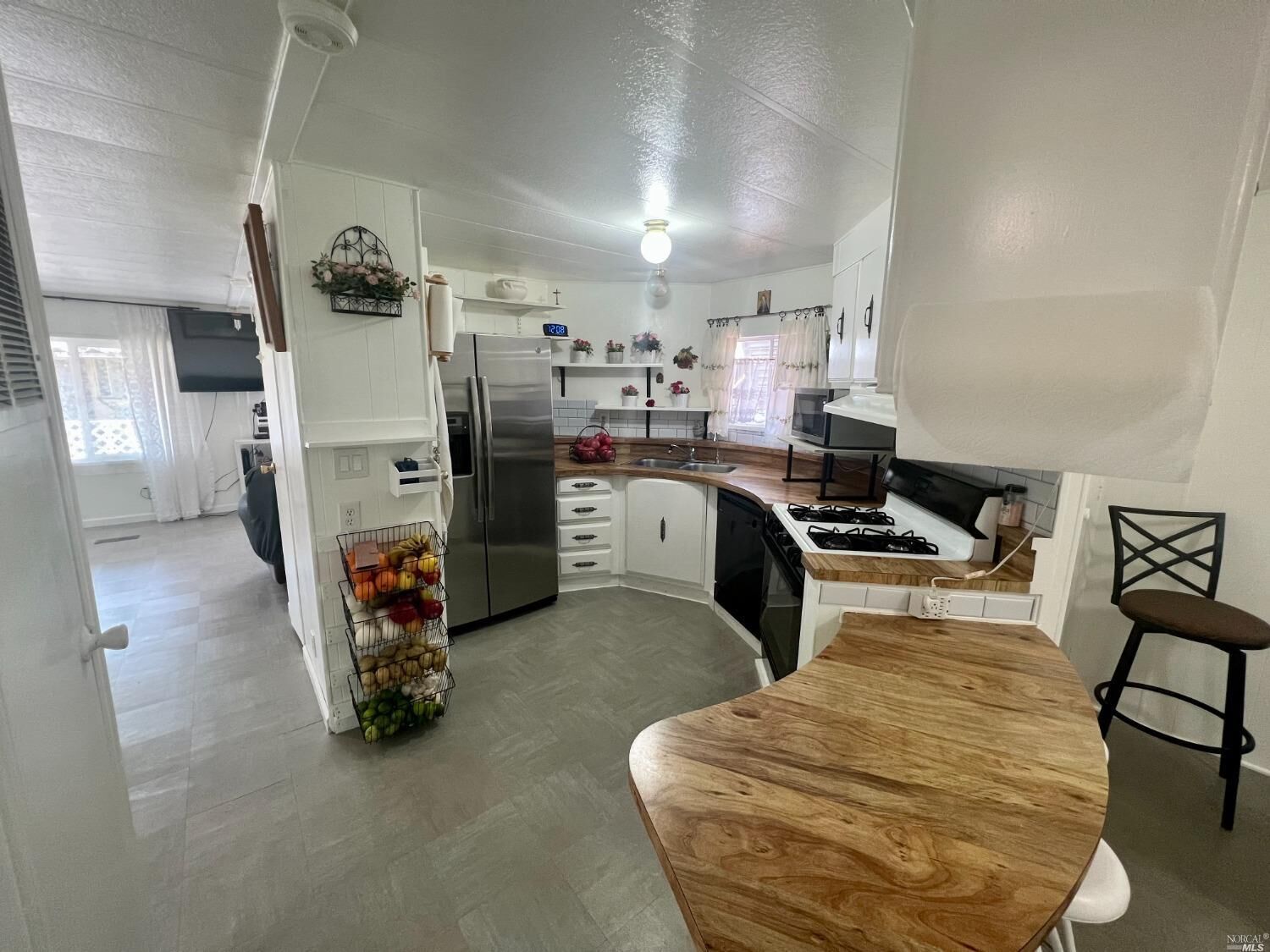 Property Photo: 244 American Canyon Road 6 CA 95403