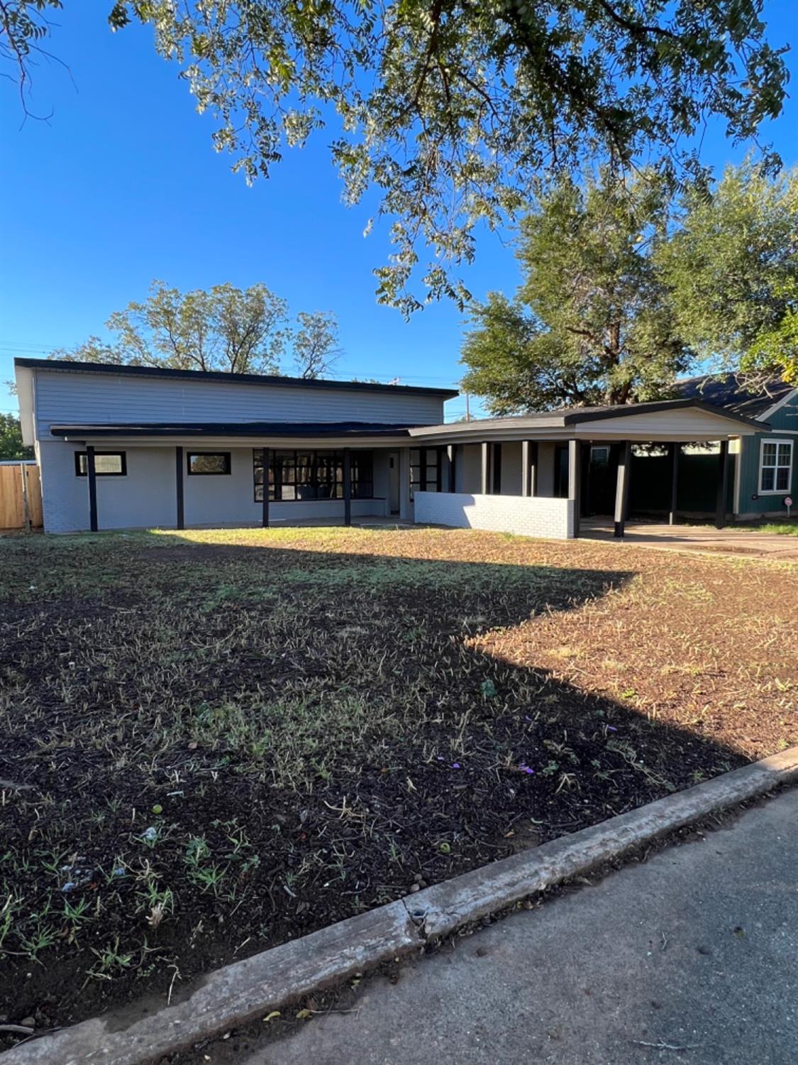 Property Photo: 1318 E Ursuline Street 1318 TX 79403