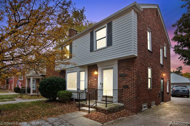 Property Photo:  1301 N Washington Avenue  MI 48067 