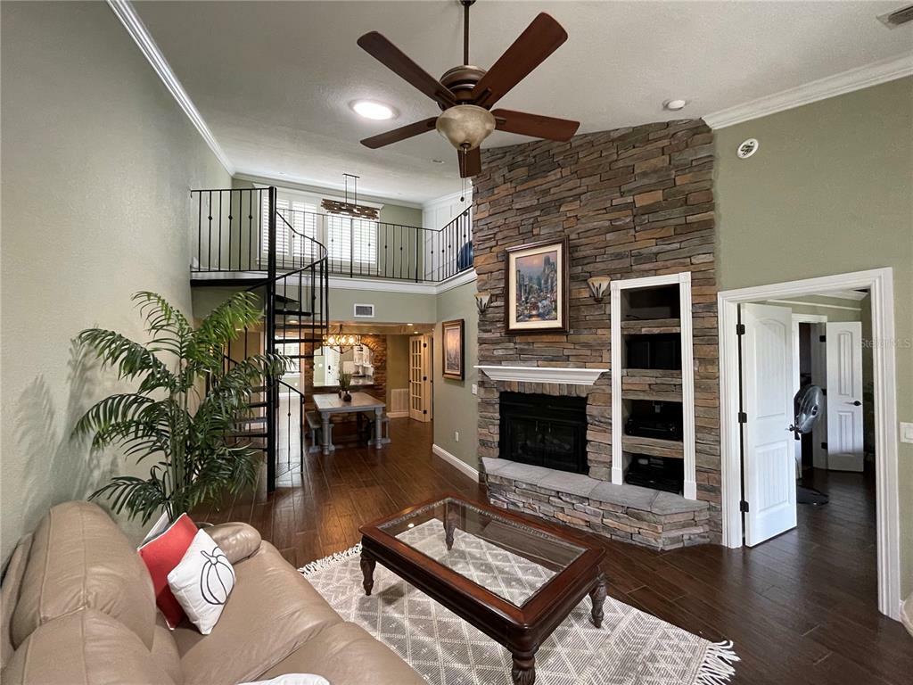 Property Photo:  1 Lake Hollingsworth Drive 8  FL 33803 