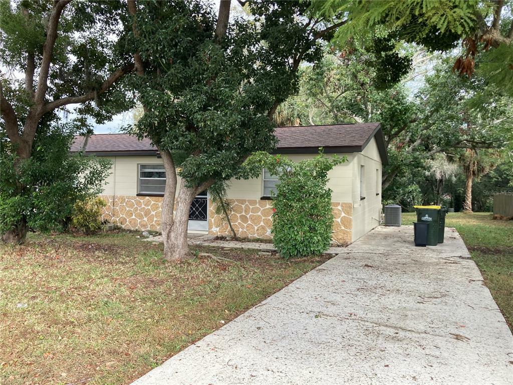 Property Photo:  196 Oak Street  FL 34711 