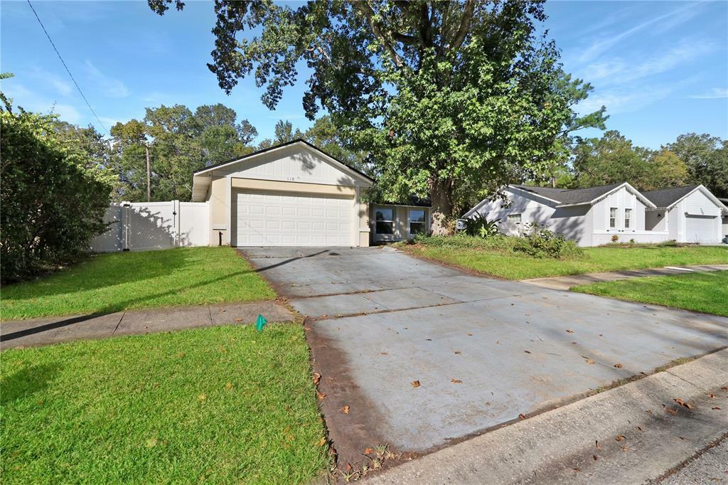 Property Photo: 118 Clyde Ave FL 32750