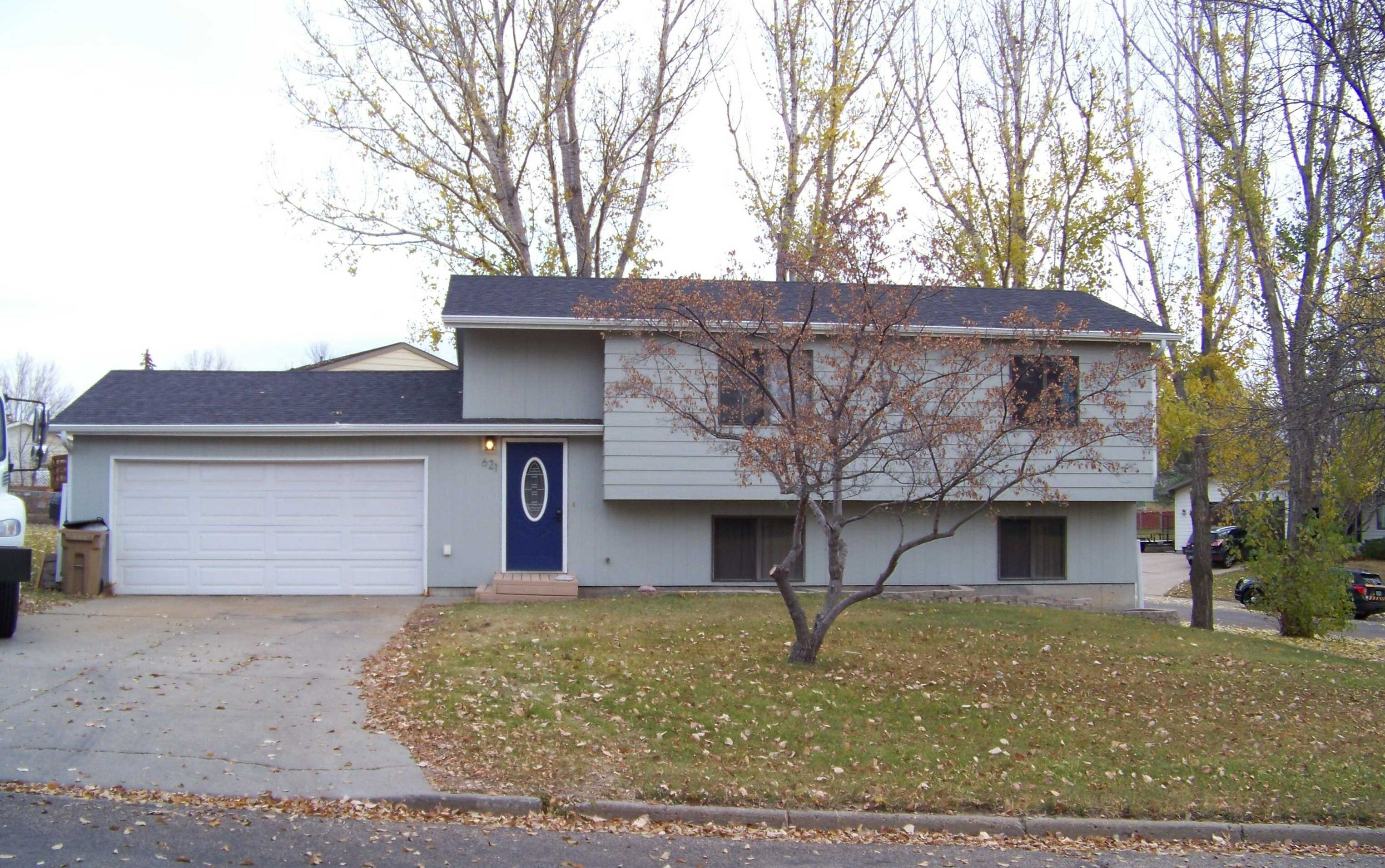 Property Photo:  621 Bavaria Dr NE  ND 58703 