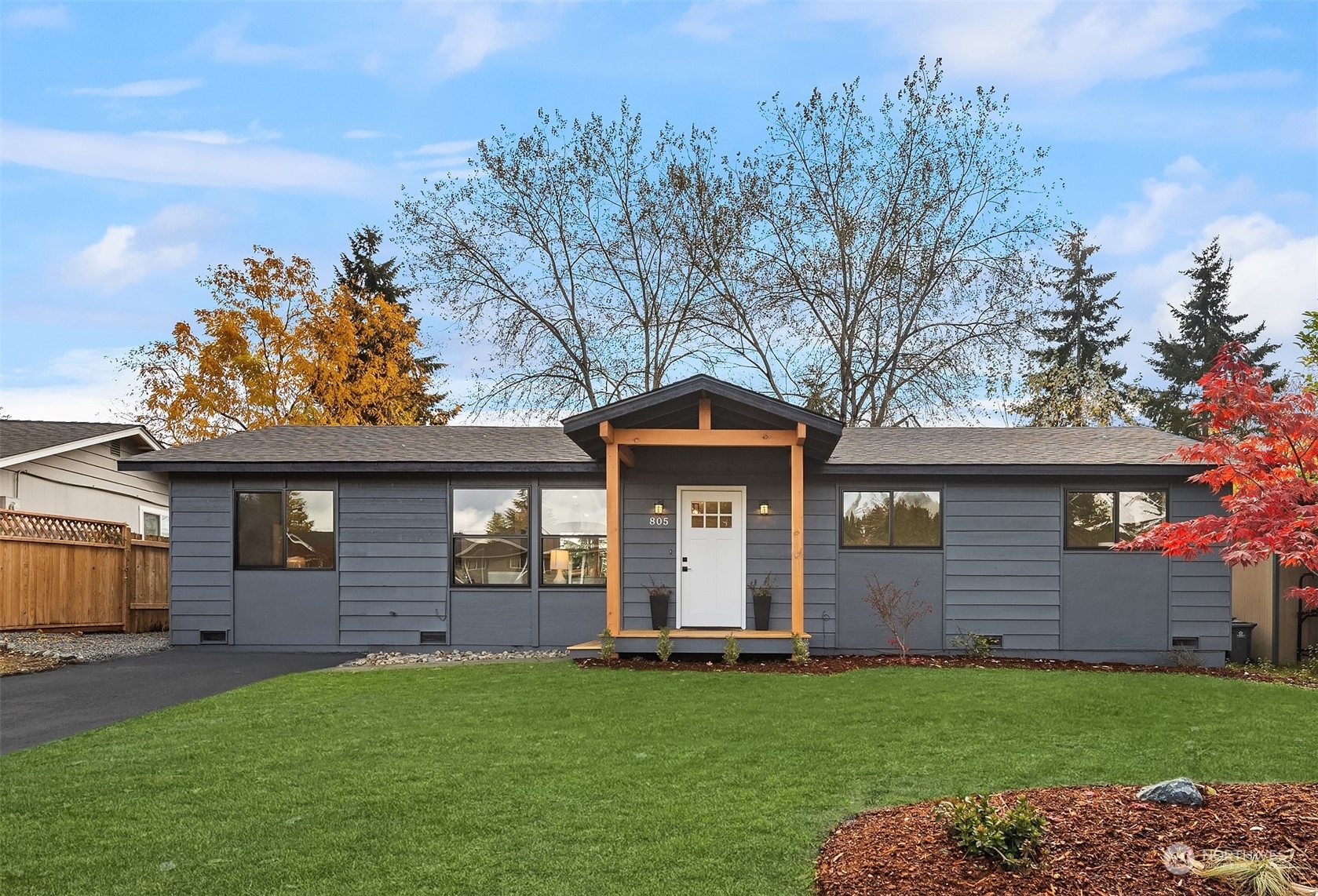 Property Photo:  805 Hillcrest Drive  WA 98290 