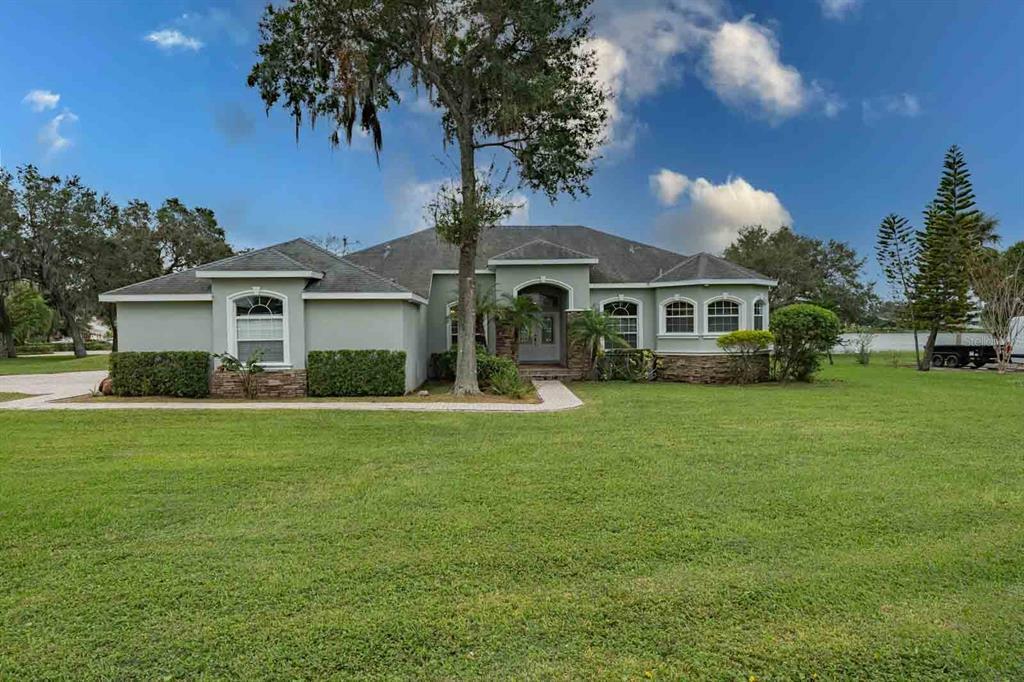 Property Photo:  8511 Riverview Drive  FL 33578 