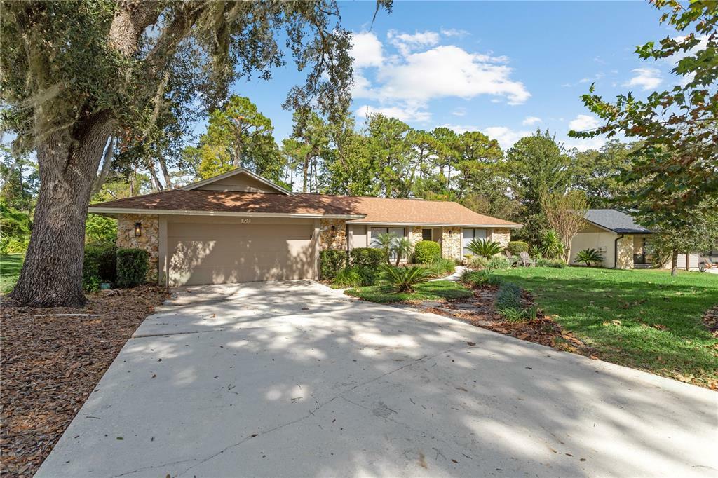 Property Photo:  208 E Hornbeam Drive  FL 32779 