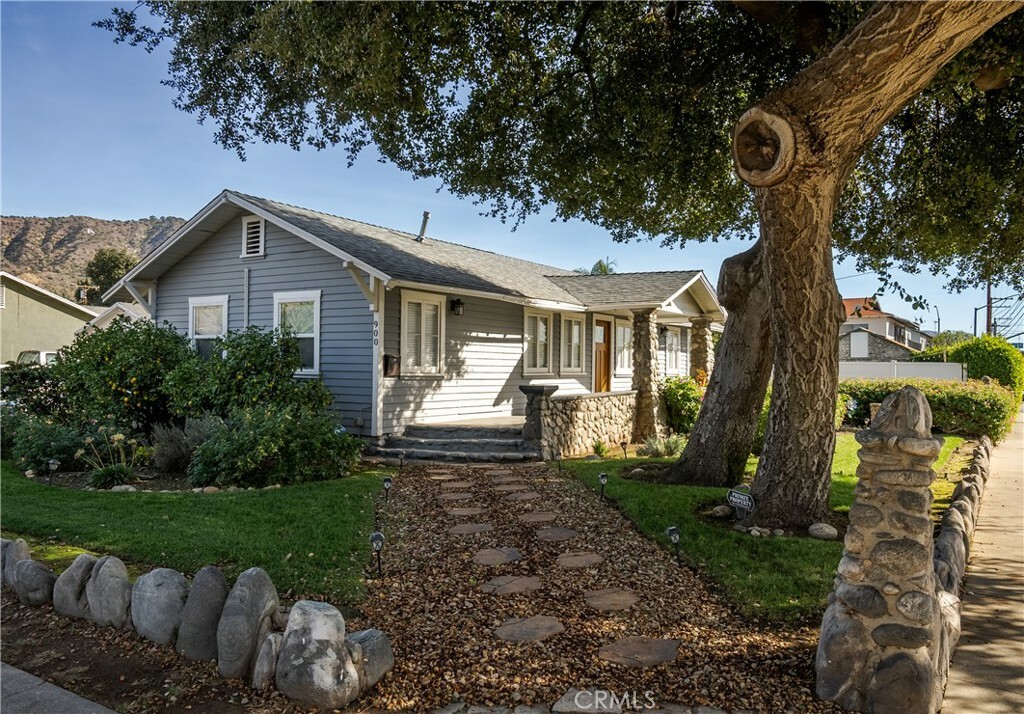 Property Photo:  900 N Soldano Avenue  CA 91702 