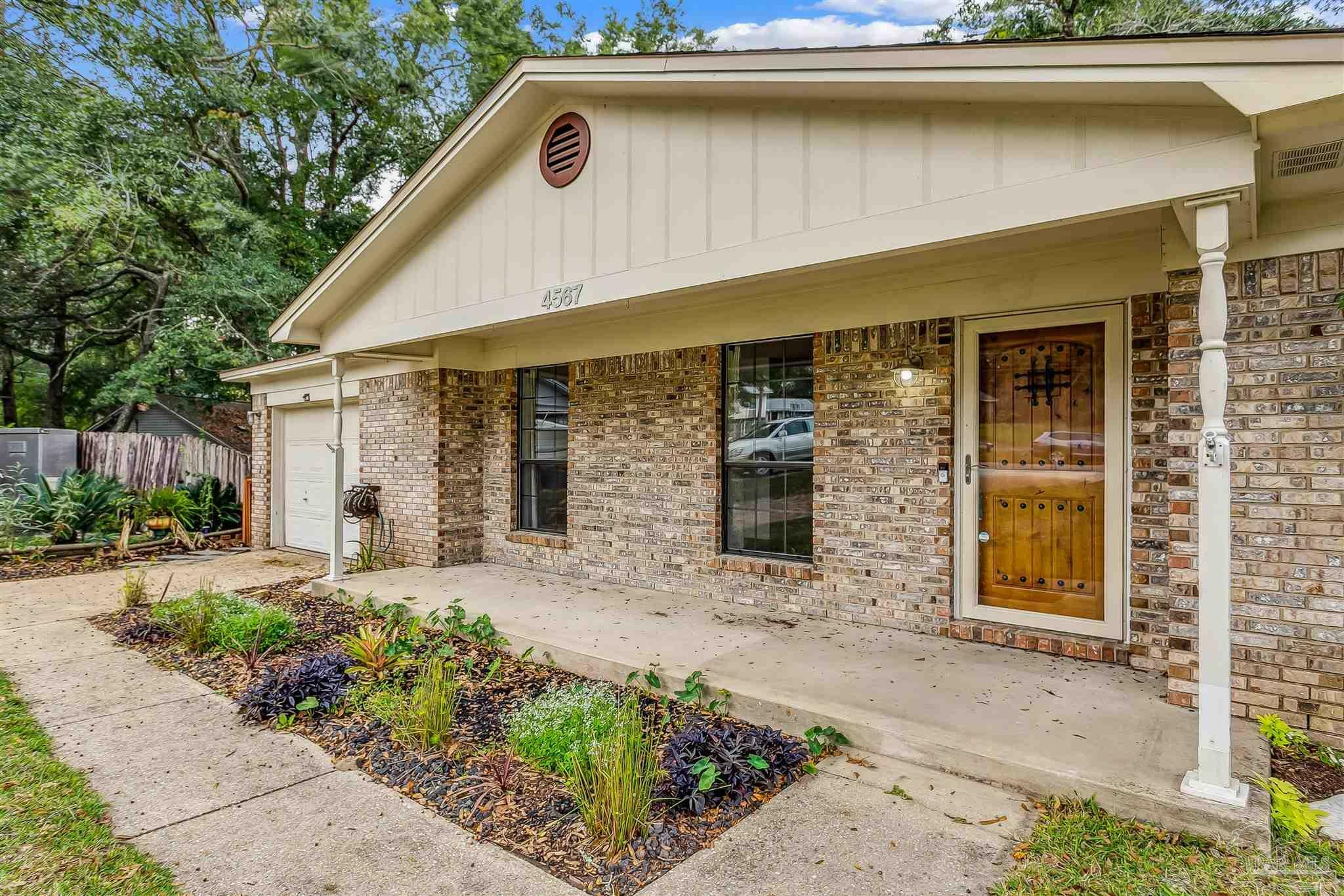 Property Photo: 4567 Tradewinds Dr FL 32514