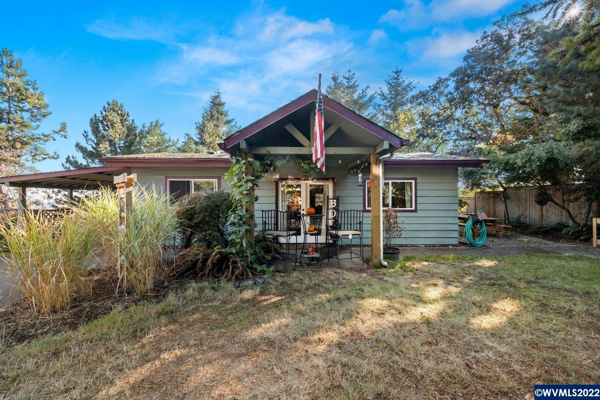 Property Photo:  2851  Rocky Ridge  SE Av  OR 97306 