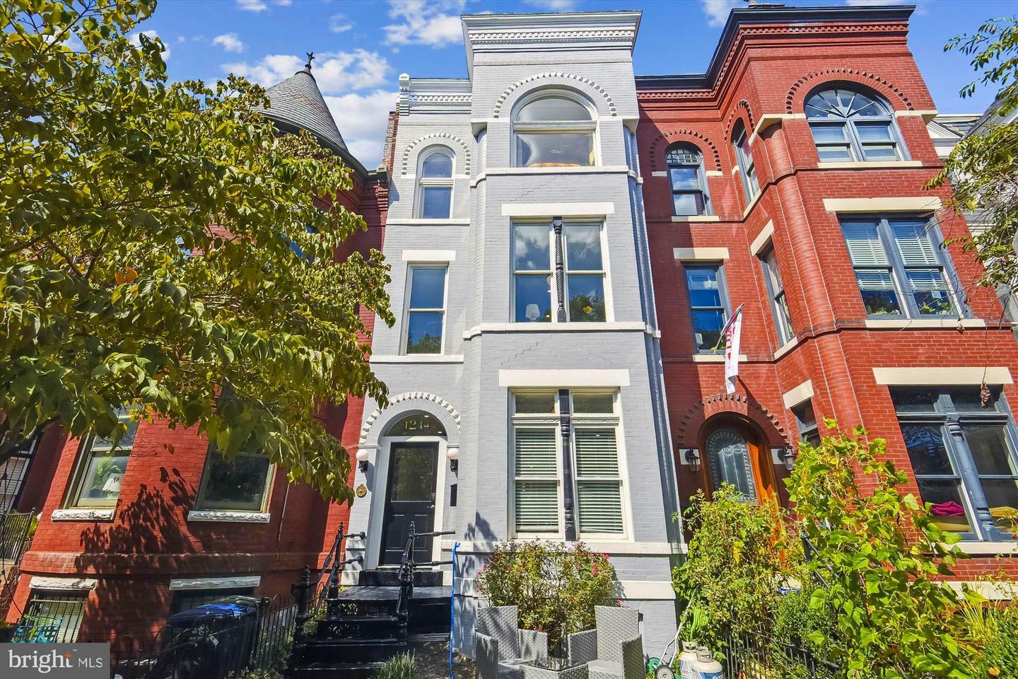 Property Photo:  1214 E Capitol Street NE  DC 20002 