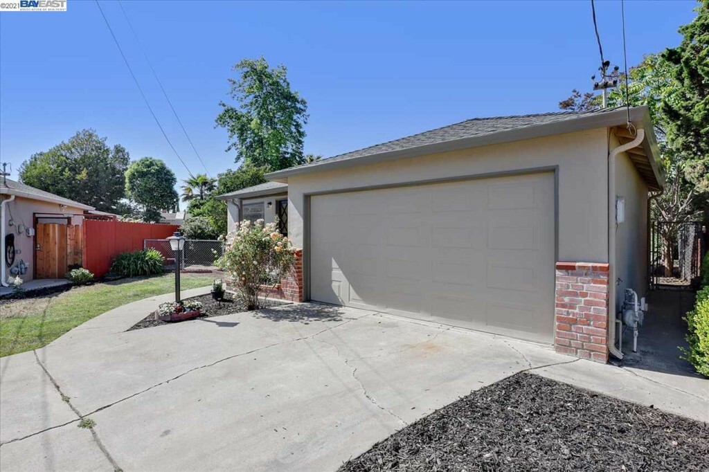 Property Photo:  5927 Cinnabar Ct  CA 94560 