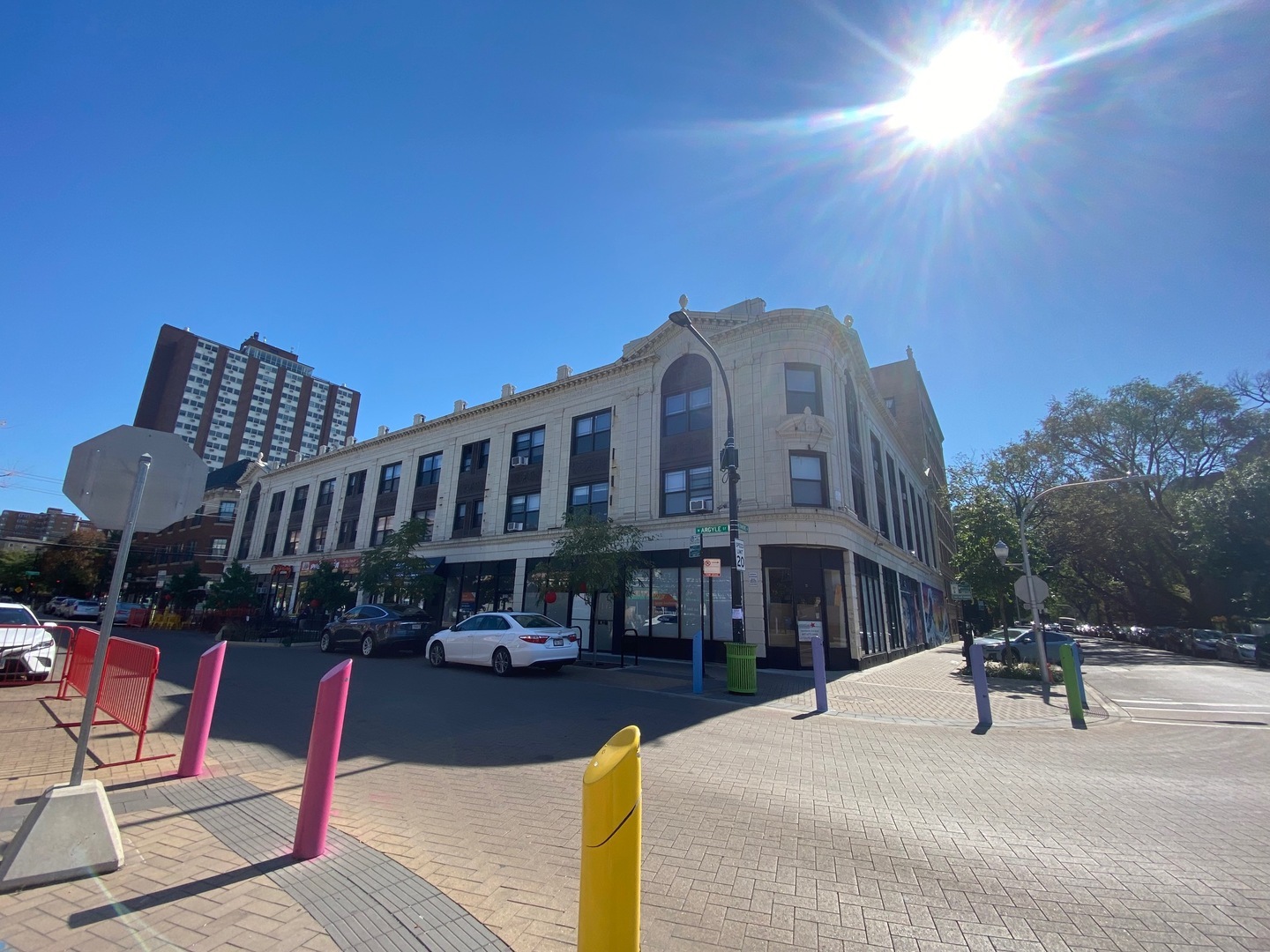 Property Photo: 1023 W Argyle Street 203 IL 60640