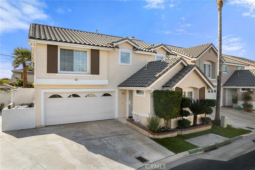 Property Photo:  220 S Linhaven Circle  CA 92804 