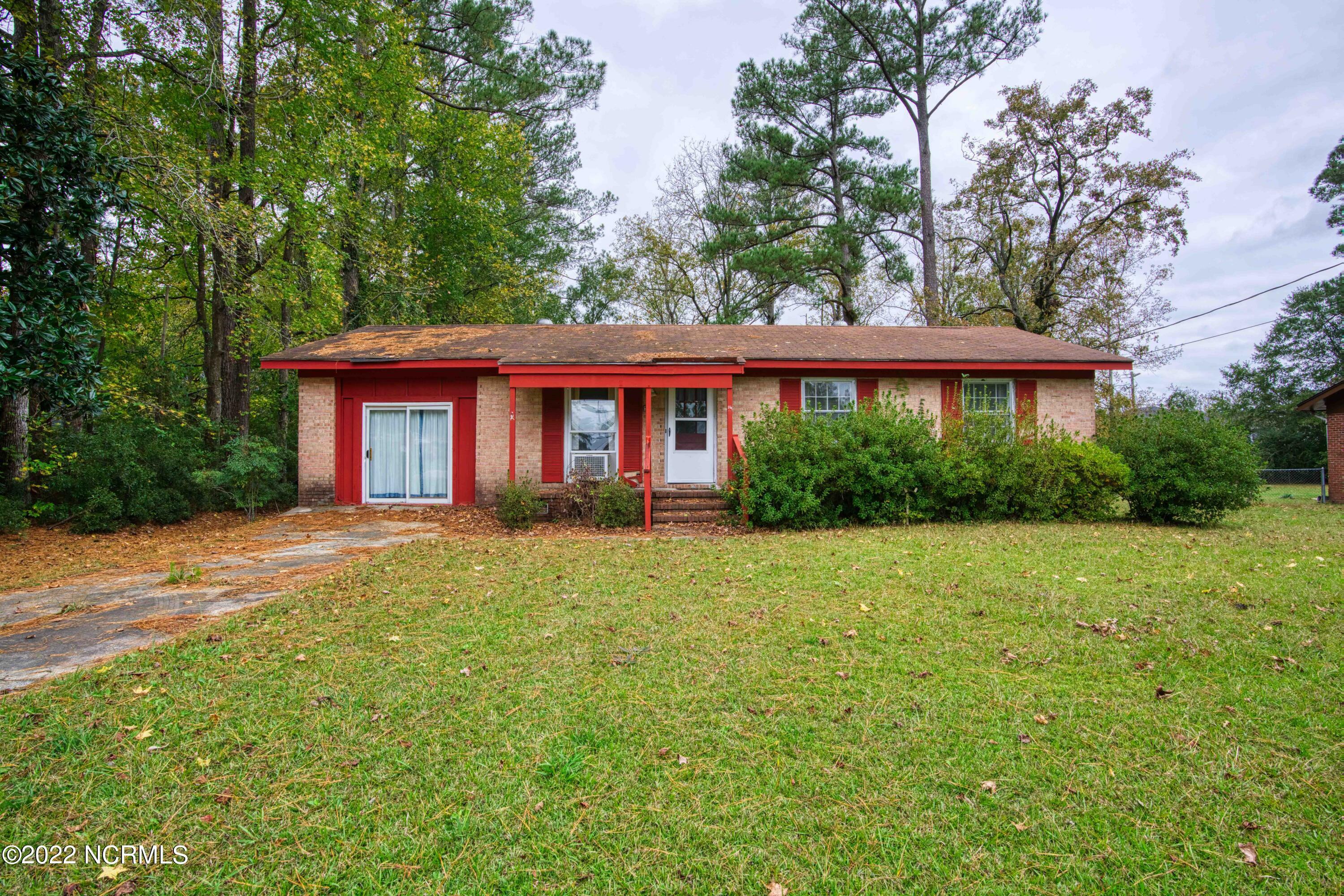 Property Photo:  301 Lakewood Drive  NC 28546 