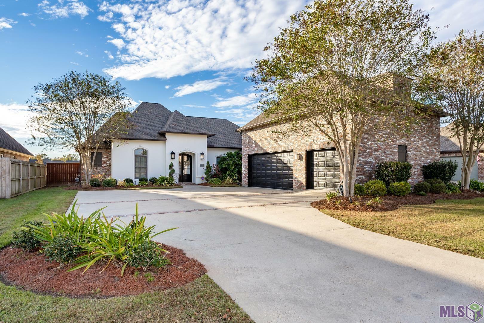 Property Photo: 13579 Bluff Point Dr LA 70734