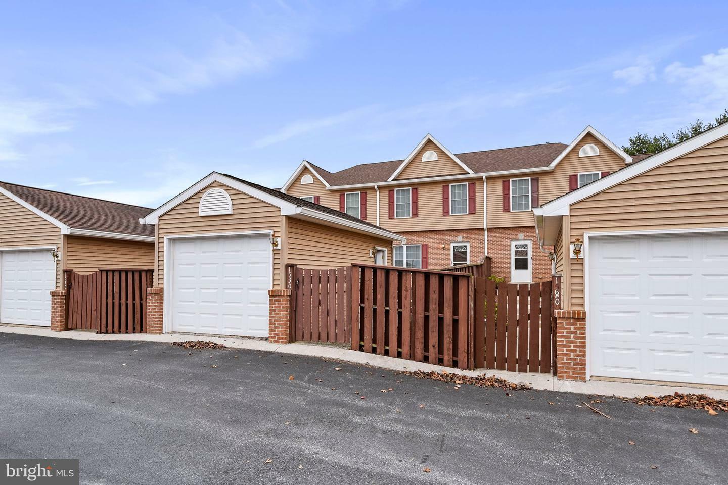 Property Photo:  1530 Yorkshire Place  PA 17025 