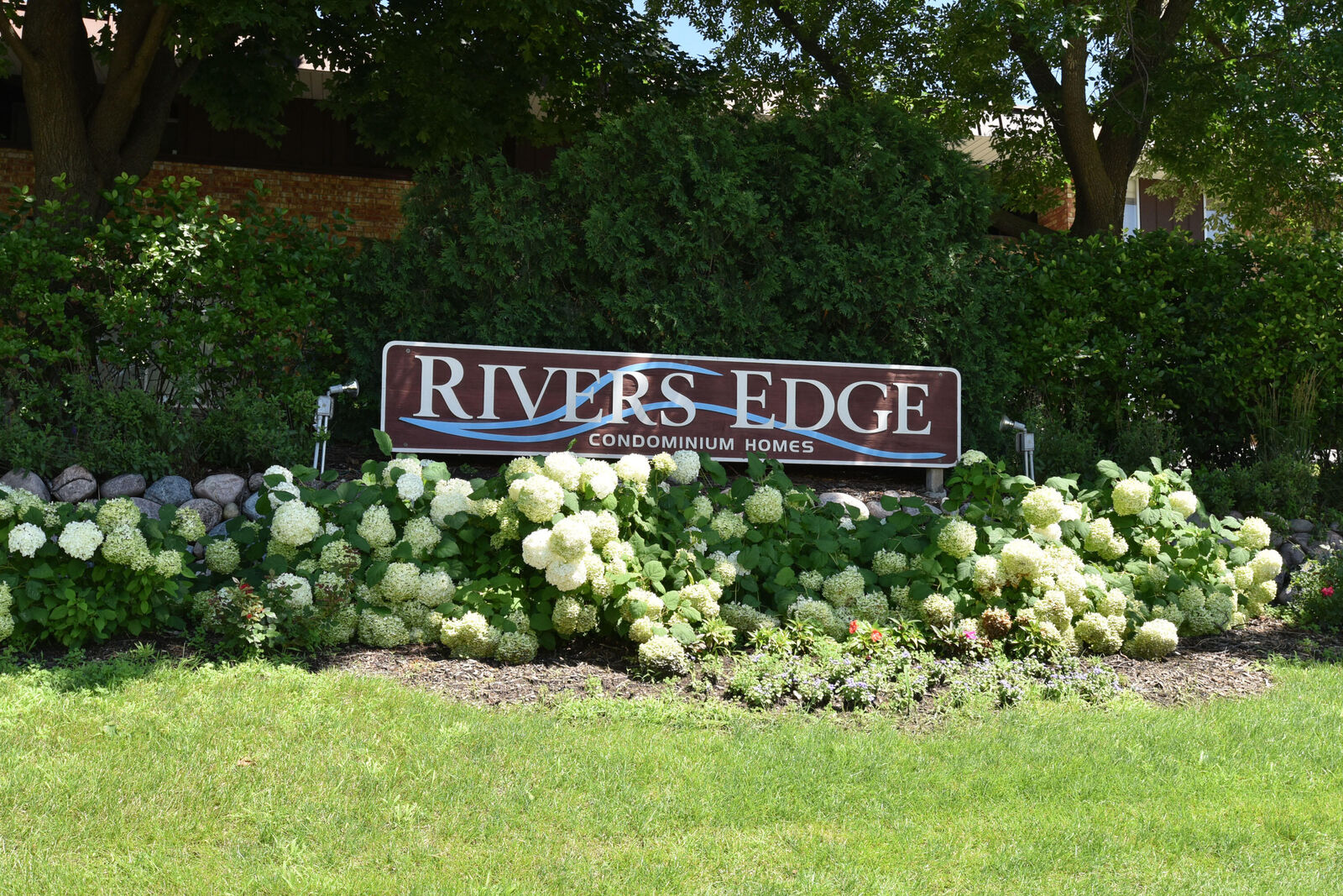 Property Photo:  4073 W Rivers Edge Cir 8  WI 53209 