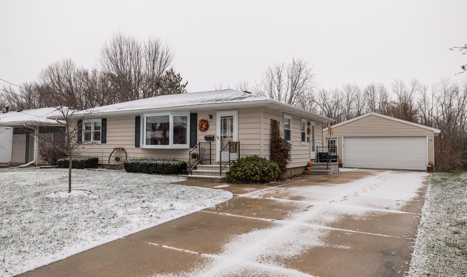 Property Photo:  410 5th Avenue SE  MN 55976 