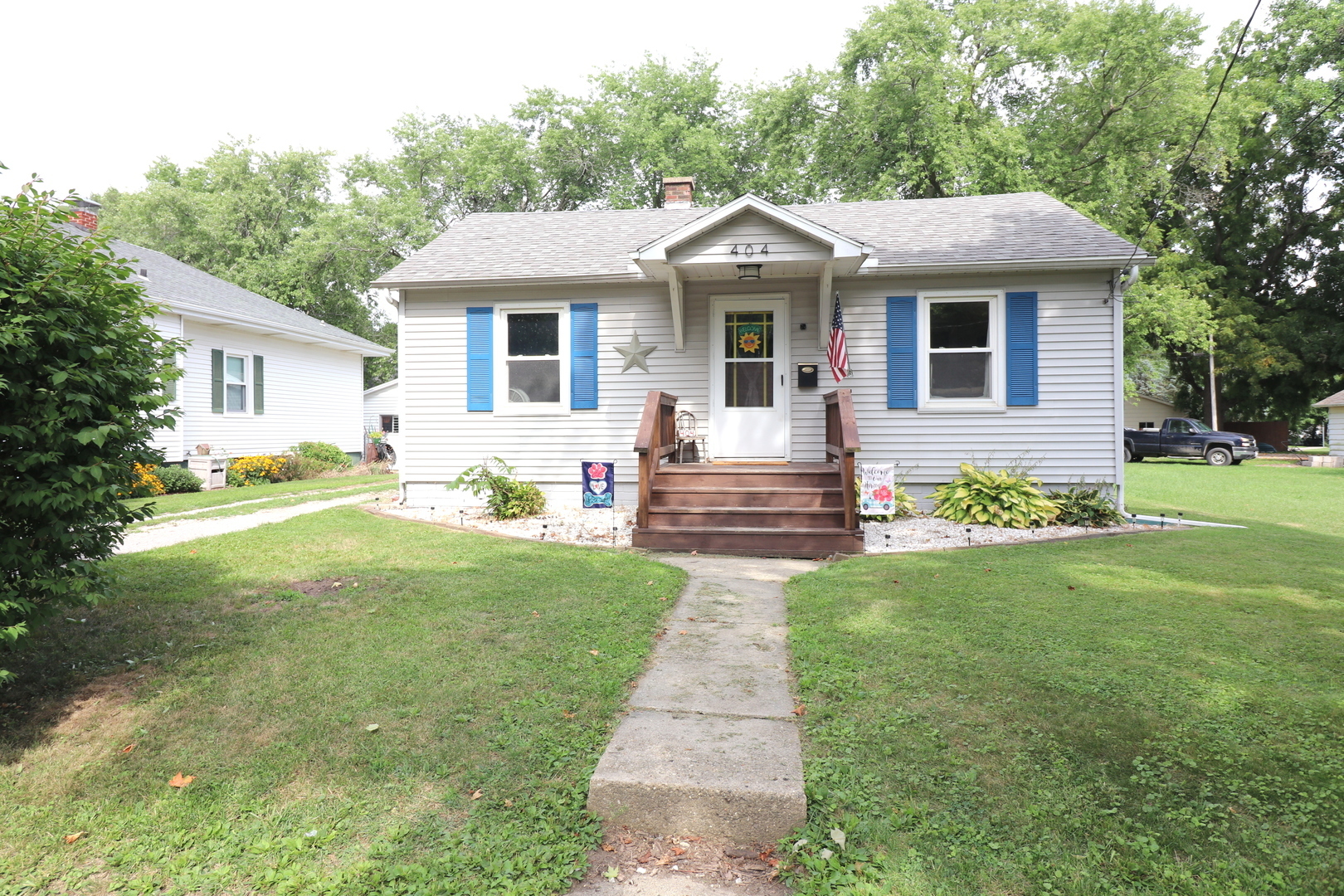 Property Photo:  404 S Clinton Street  IL 61727 