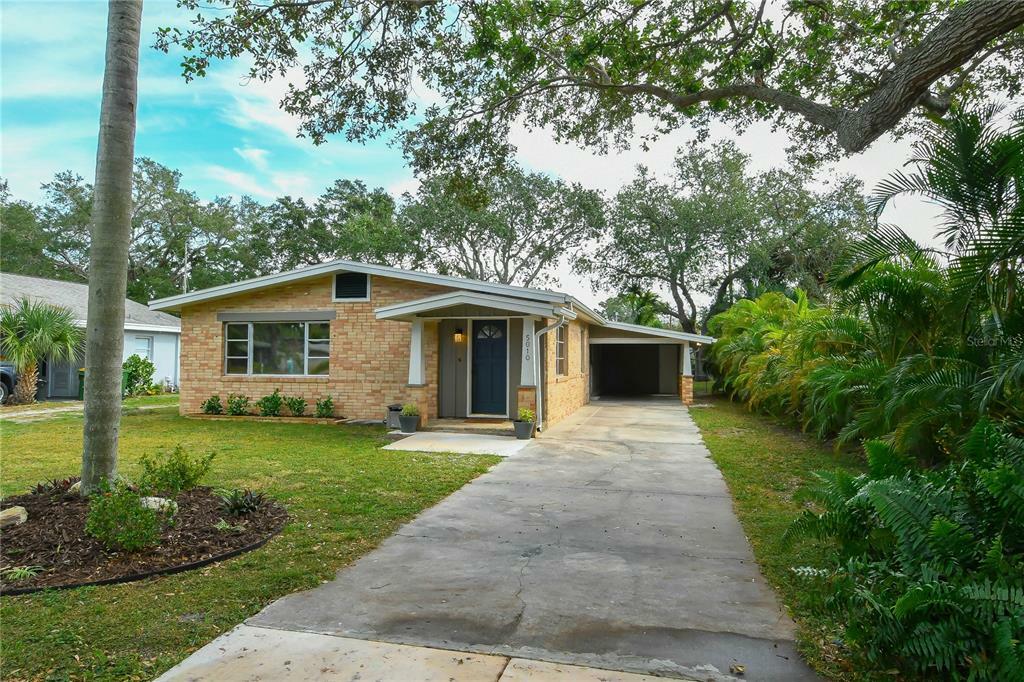 Property Photo:  5010 Stevens Drive  FL 34234 