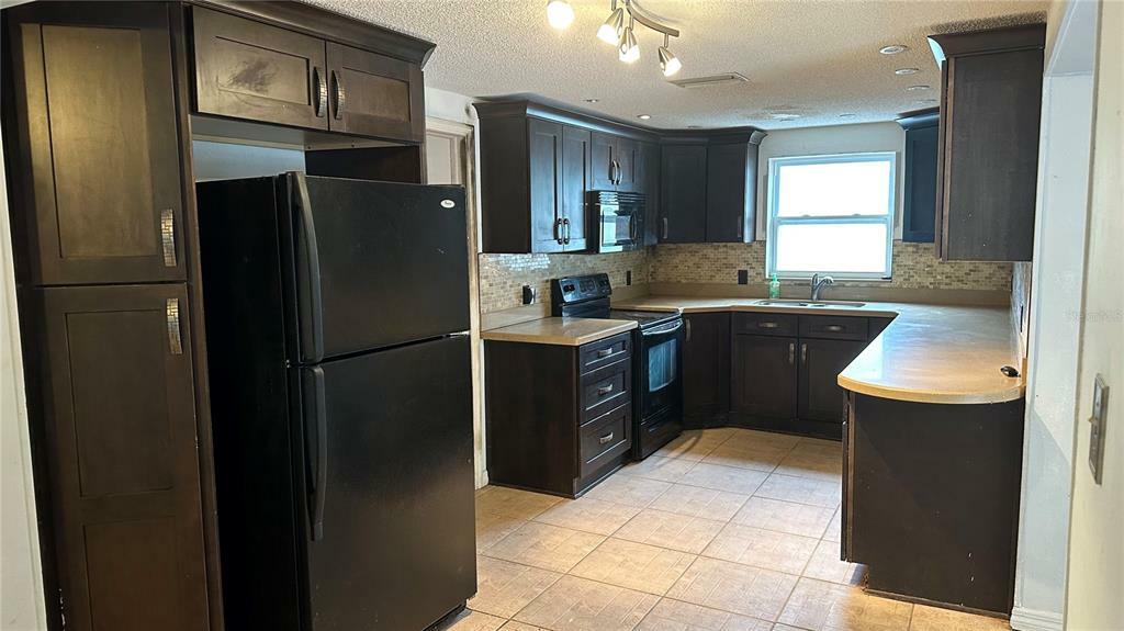 Property Photo: 10834 Kingsbridge Road FL 34668