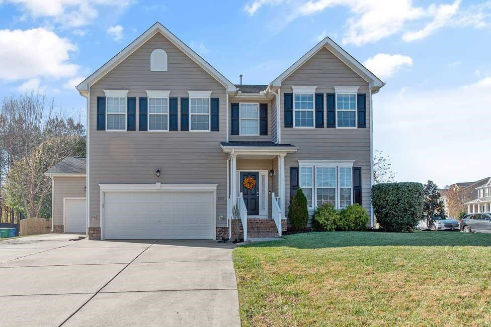 Property Photo:  1907 Oakdene Court  NC 27526 