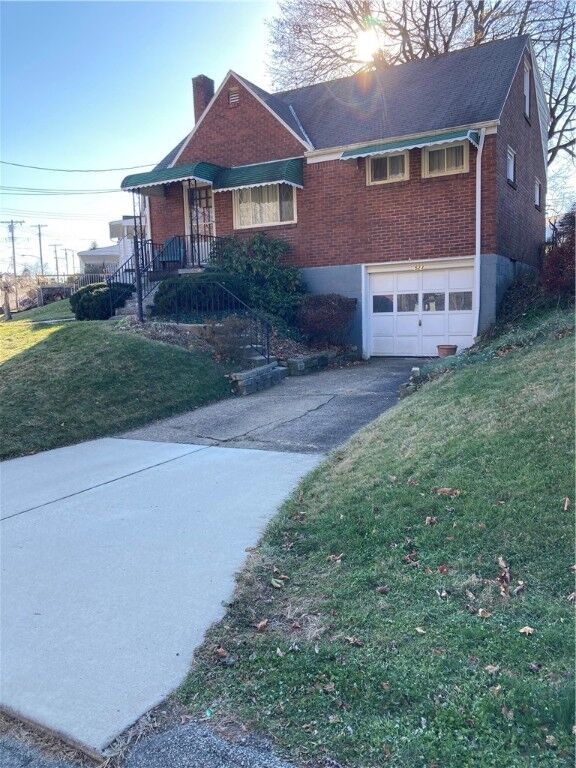 Property Photo: 523 Oakhurst Ave PA 15137