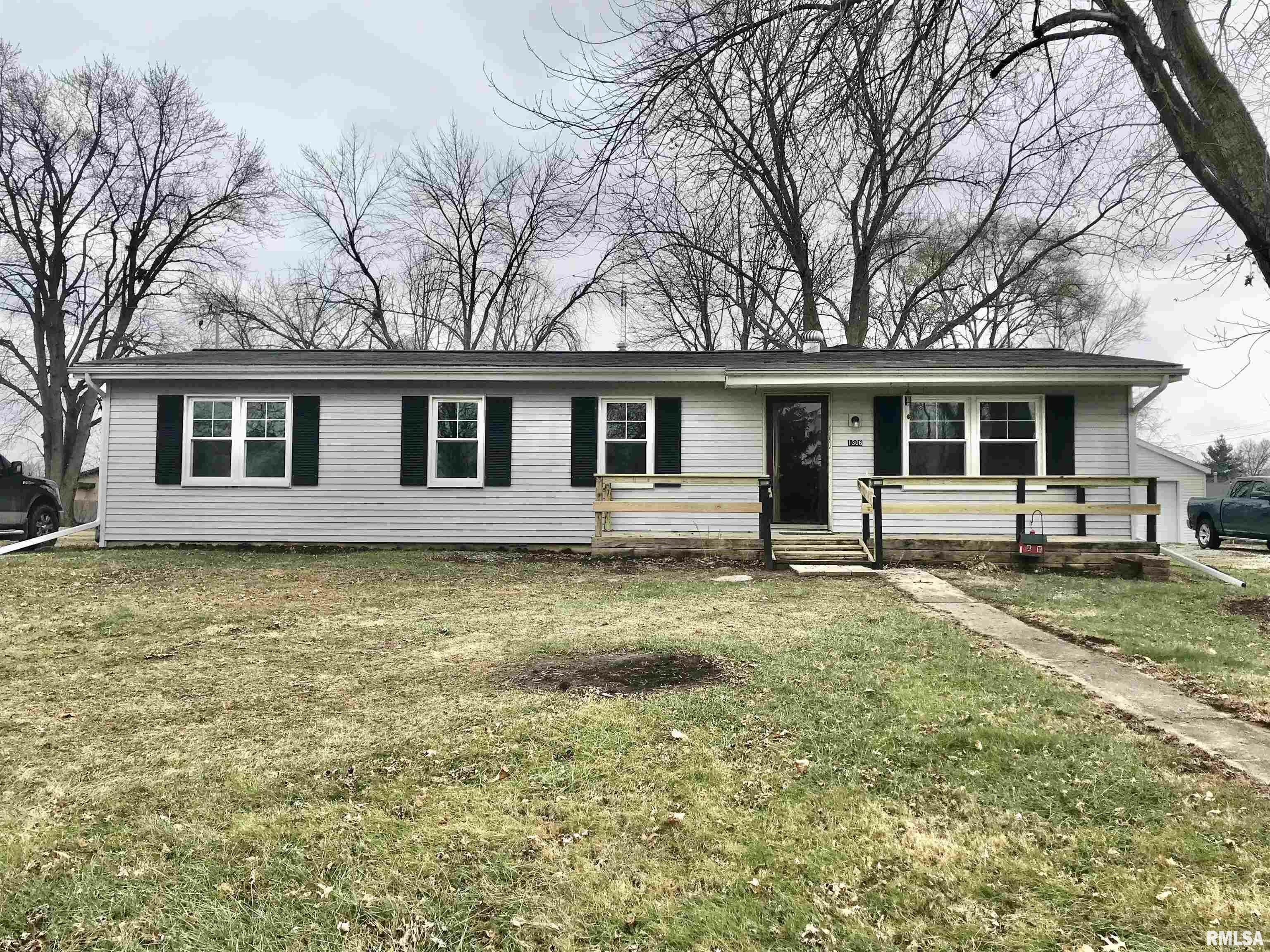 1306 E Ash Street  Canton IL 61520 photo
