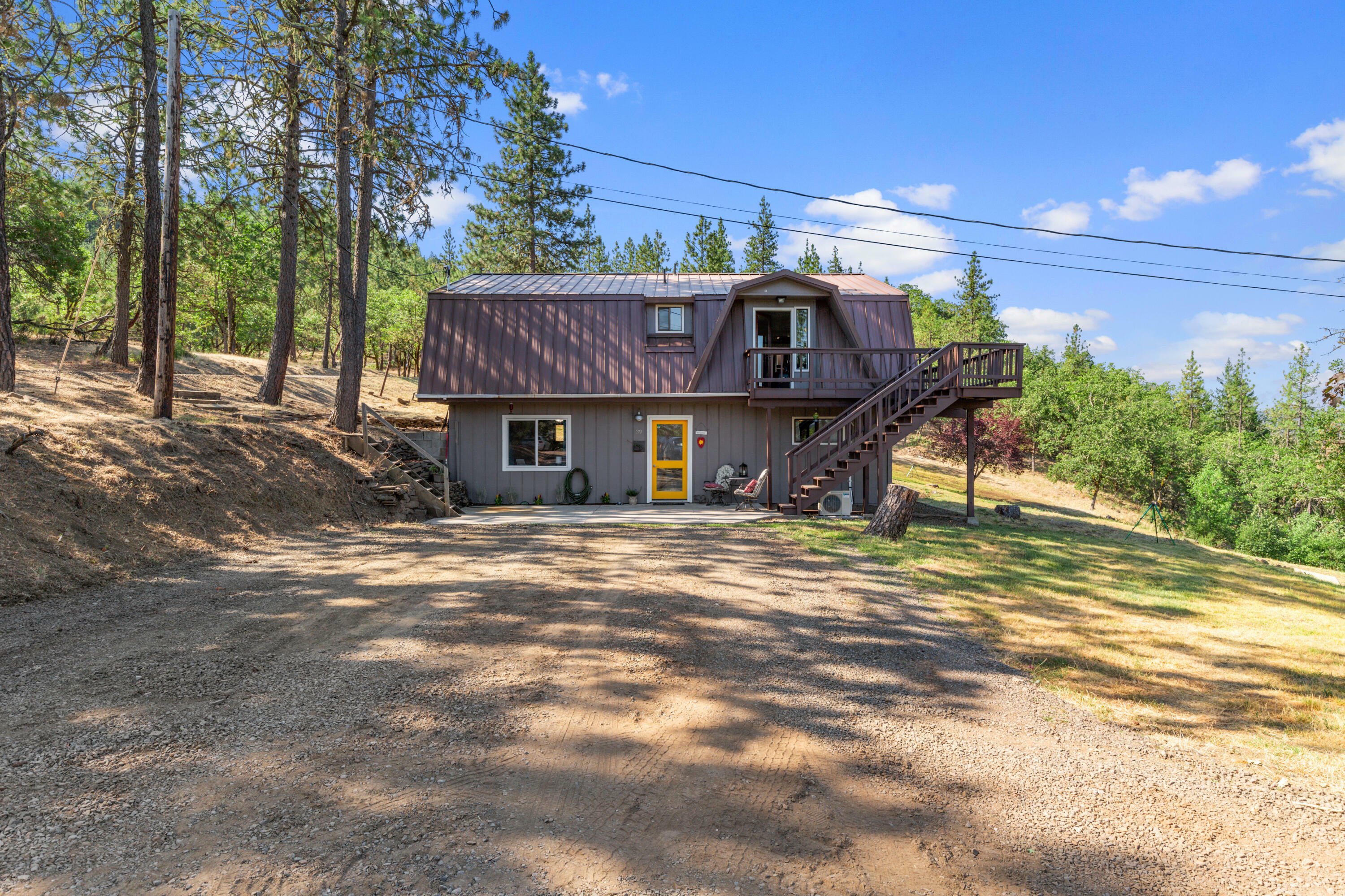 Property Photo: 21196 Or-62 OR 97539