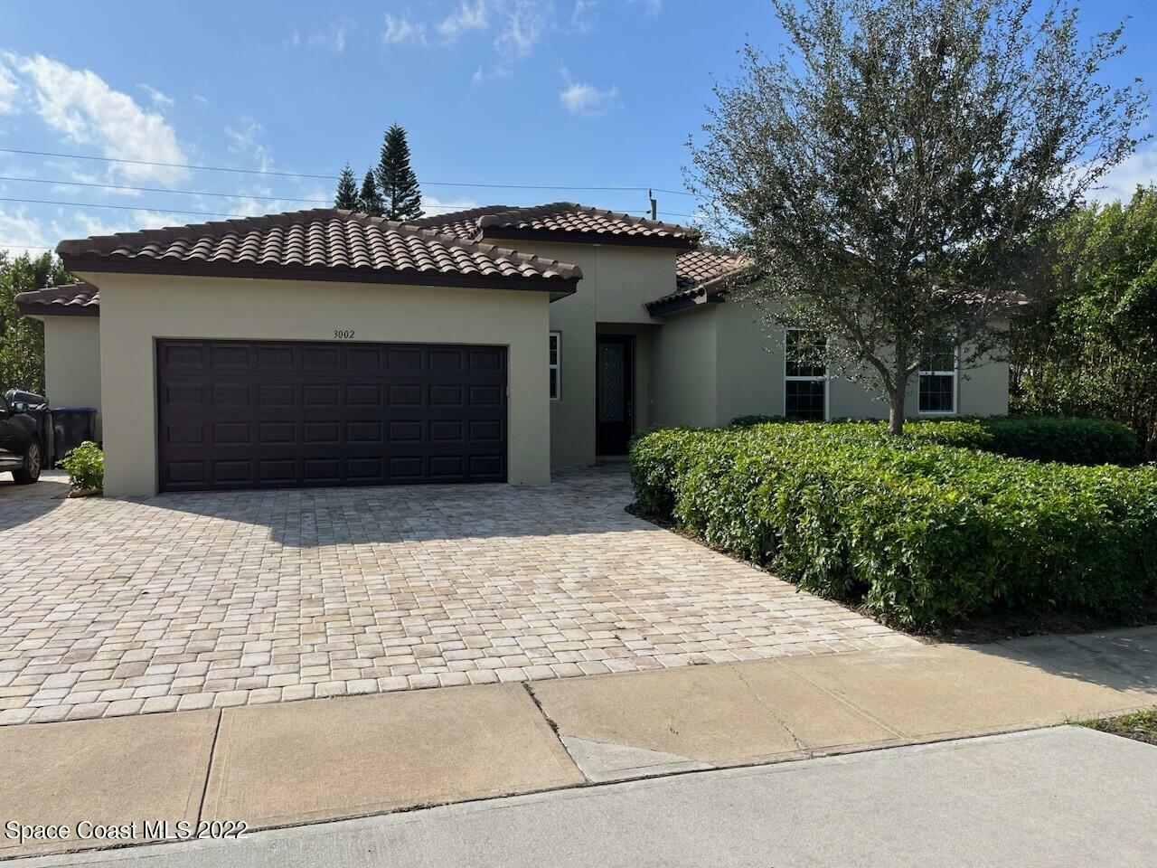 Property Photo: 3002 Edington Drive FL 32780