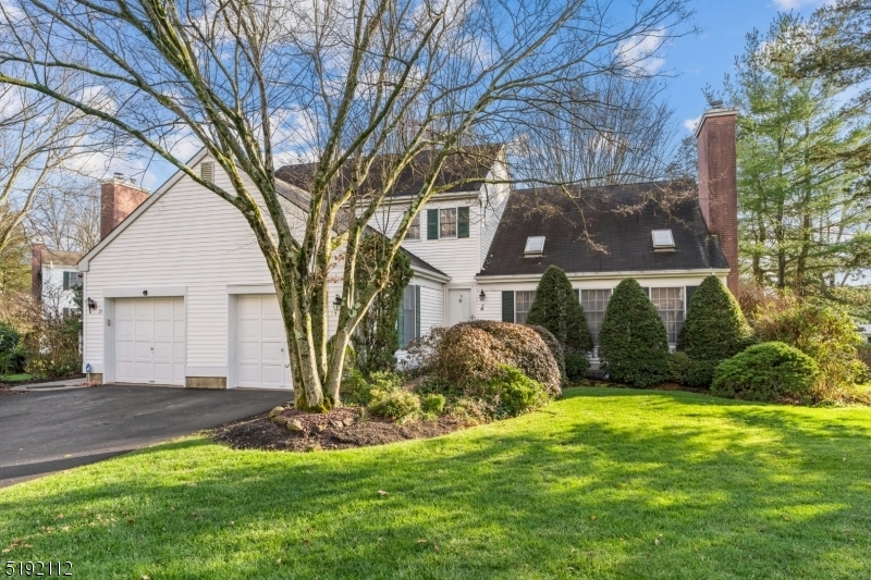 Property Photo:  19 Hampton Ct  NJ 07920 