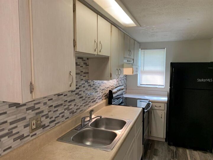 Property Photo: 8725 N 48th Street FL 33617