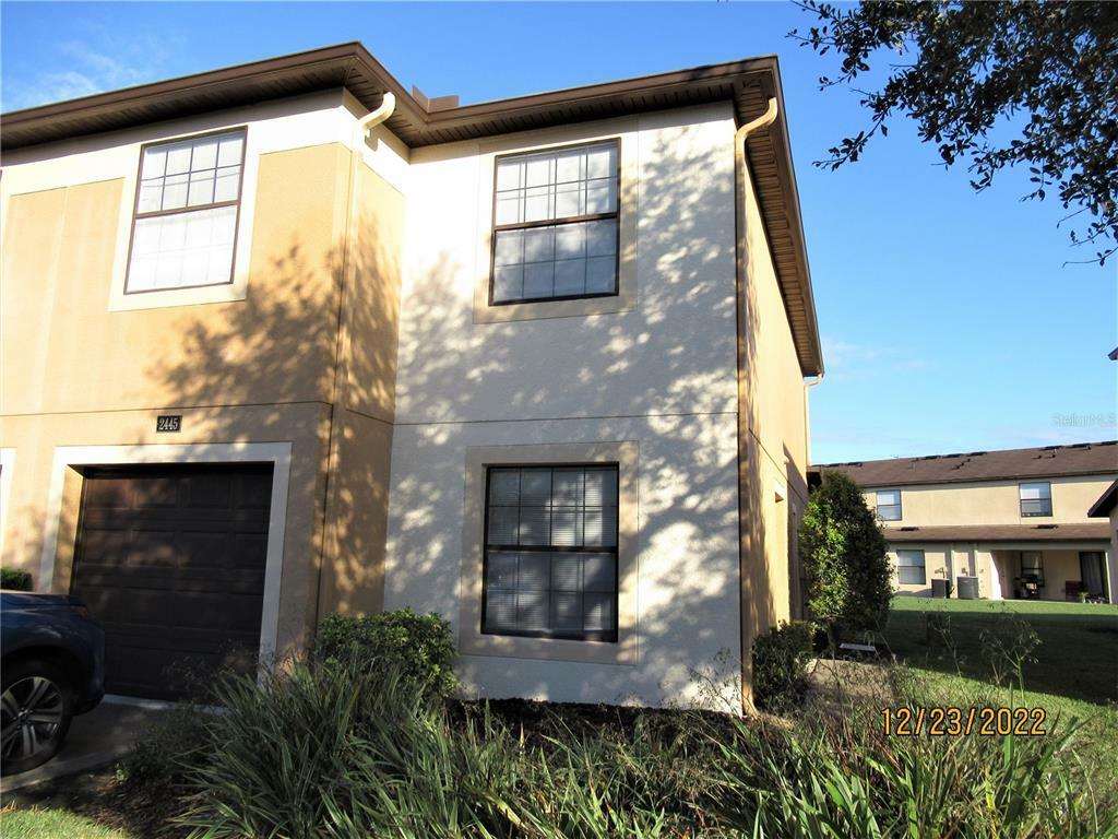 Property Photo: 2445 Edgewater Falls Drive FL 33511