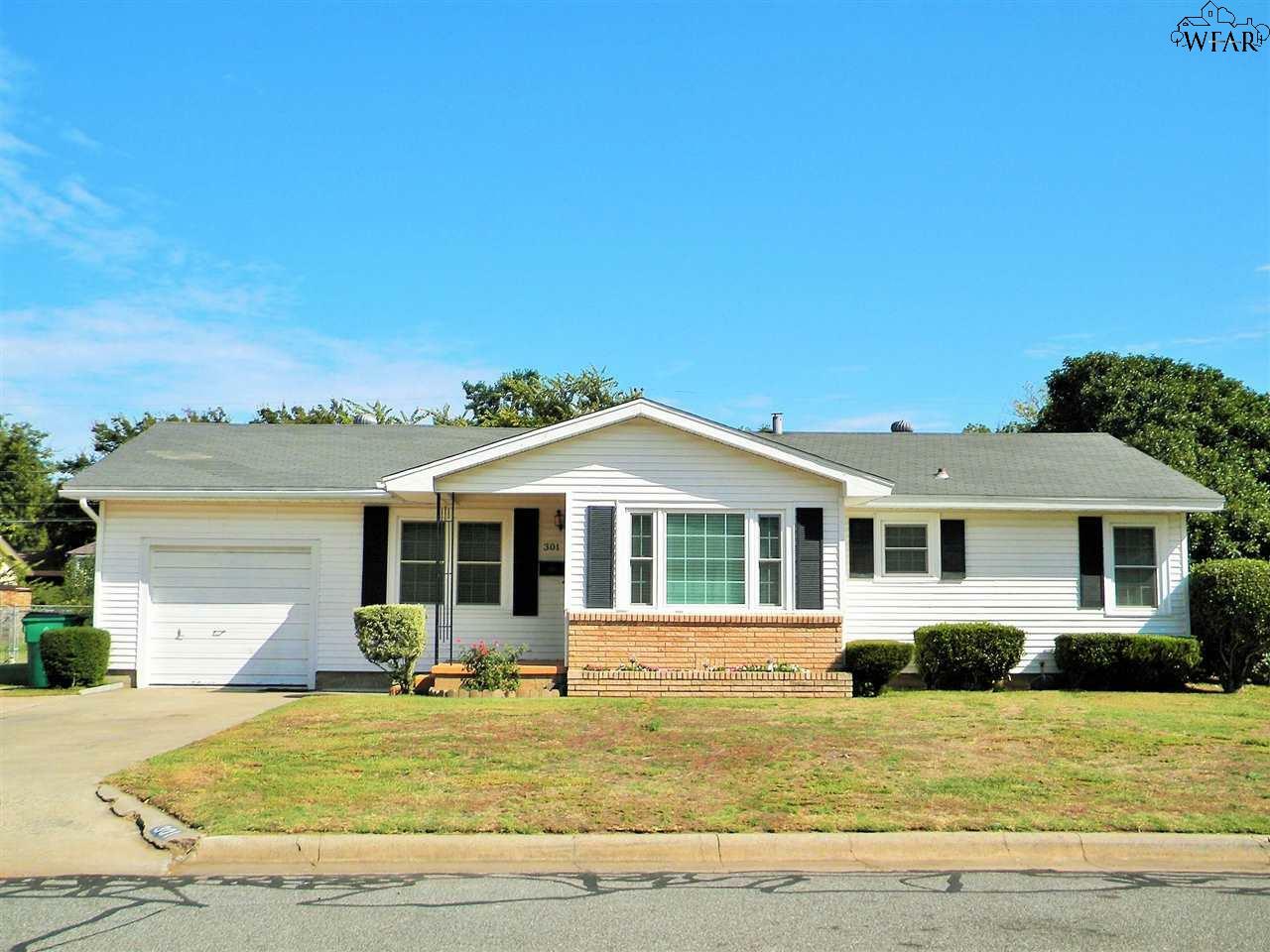 Property Photo: 301 S Holly Drive TX 76354