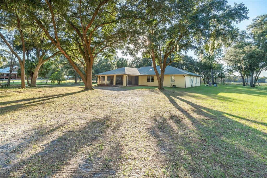 Property Photo:  3300 SE 183rd Avenue Road  FL 32179 