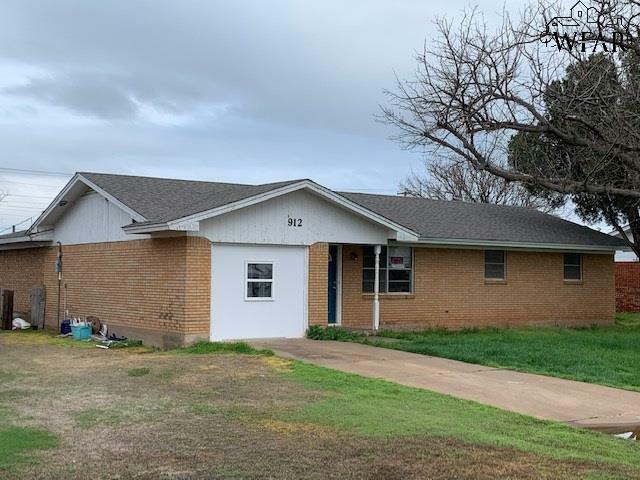 Property Photo: 912 S Waggoner Street TX 76360